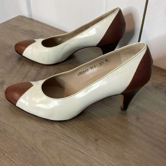Vintage Salvatore Ferragamo White and Brown Leather Heels - Two tone - 7.5 - Picture 4 of 8